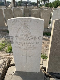 BAGHDAD (NORTH GATE) WAR CEMETERY - ROBERTS, W J